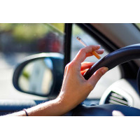 Peut-on fumer en conduisant ?