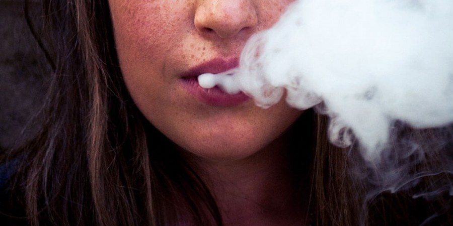 Inhalez-vous un « aérosol », une « vapeur » ou une « fumée » ? 