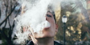 Au Royaume-Uni, l’usage de la cigarette électronique en augmentation chez les jeunes